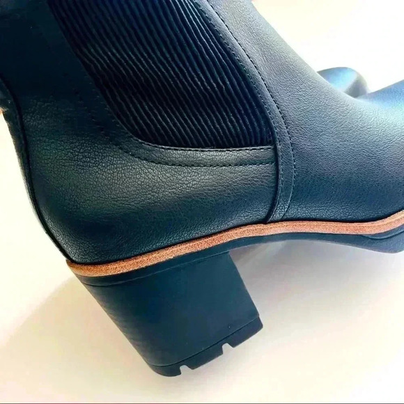 NWOT Naturalizer Madalynn Gore Booties - Picture 7 of 9